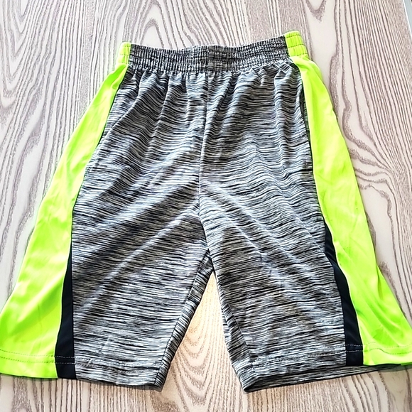 Boy's  athletic shorts  Sz 8 - Picture 1 of 3